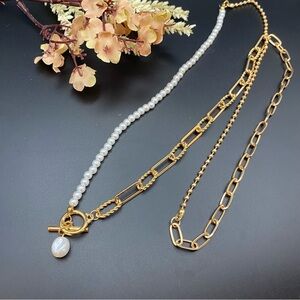 NWOT Elegant Gold and Pearl Necklace
